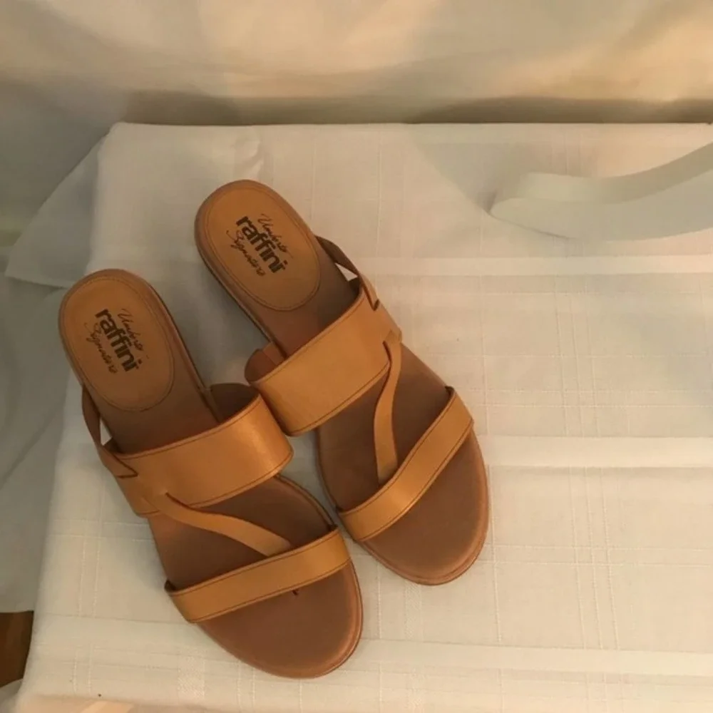 ⭐️Raffini Leather Sandals sz 10, 1.5” heel EUC